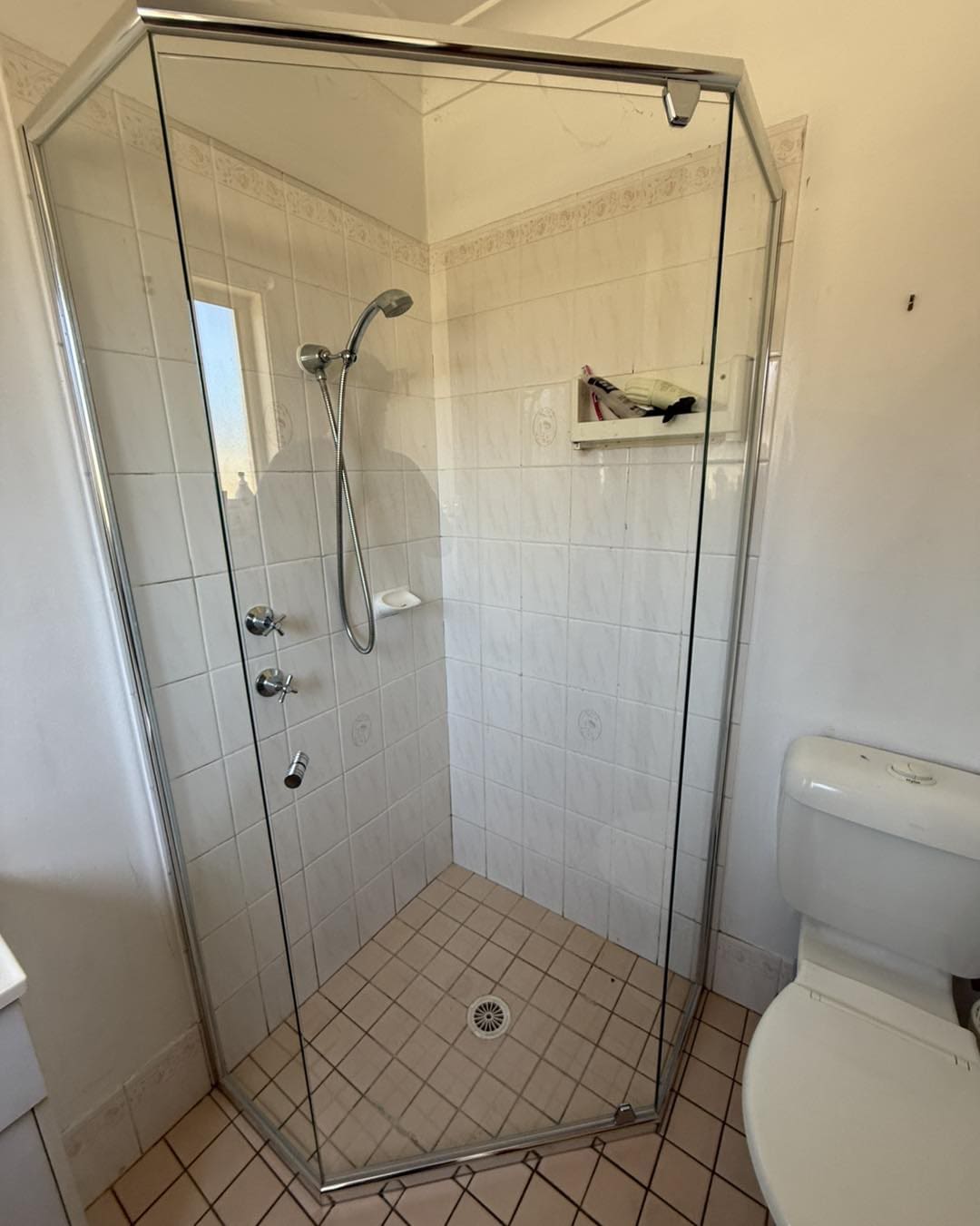 Dual Semi-Frameless Shower Screens