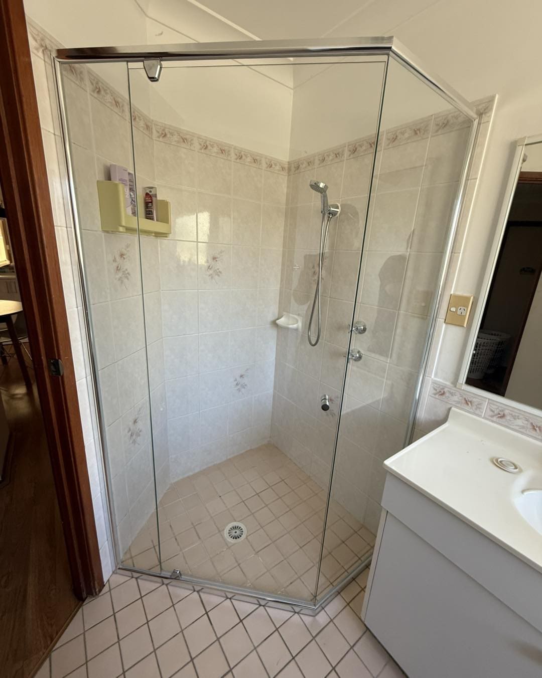 Dual Semi-Frameless Shower Screens 